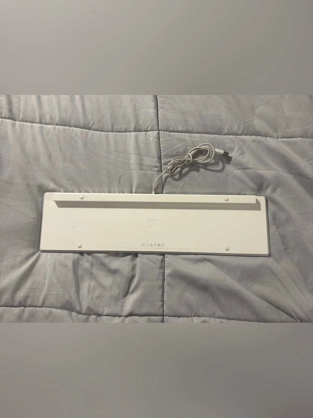 Genuine Apple Keyboard Wired A1243 White Slim Keyboard W/ Numeric Keypad TESTED